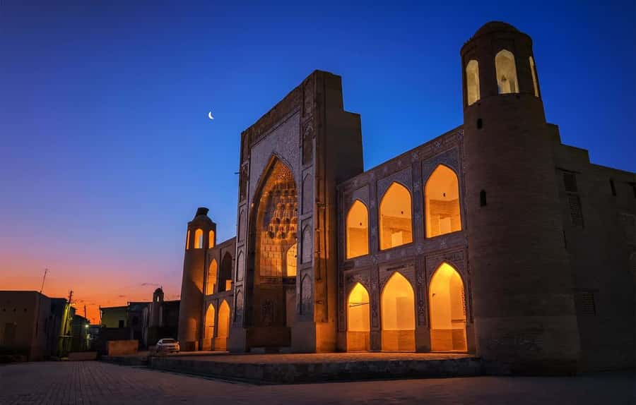 A Group Walking Tour Of Old Town - UNESCO Context: Why the Old City Matters