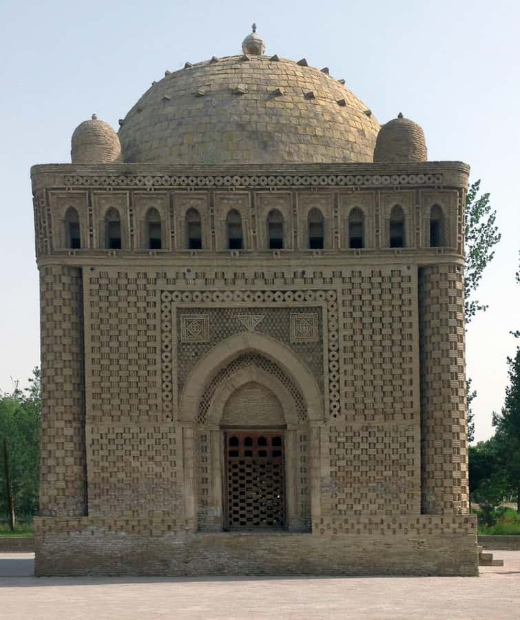 A Group Walking Tour Of Old Town - Start at Toki Sarrafon and Read the Trading Domes