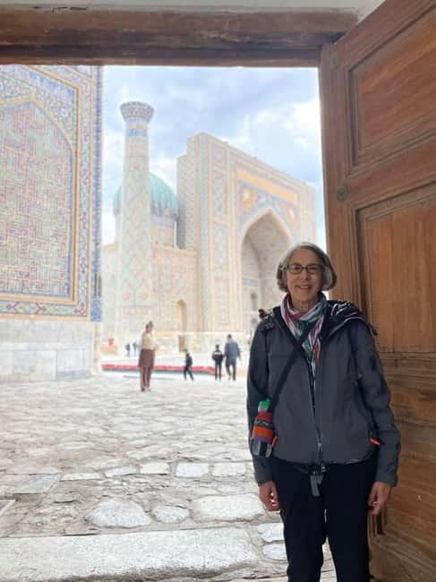 Ancient and Modern Tour in Samarkand with Transport - Central Bazaar Siyab for spices, fresh fruit, and Samarkand bread