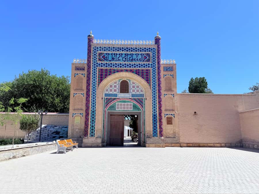 Bukhara: Combined City and Countryside Tour. Walking and Car - Bolo Havuz Mosque and the Ark of Bukhara: Power and Faith in One Day