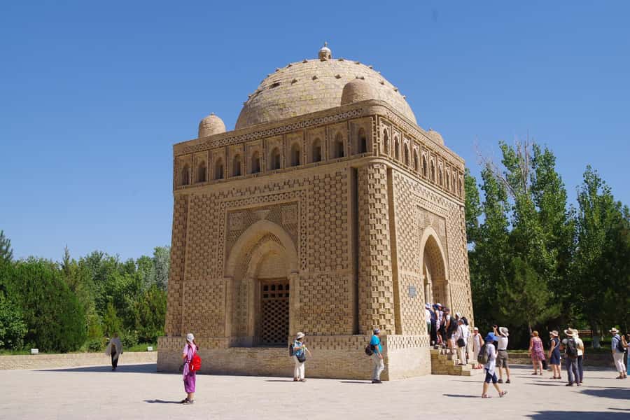 Bukhara: Full-Day Guided Tour with English-Speaking Guide - Ark of Bukhara and Bolo Haouz: from rulers’ power to the Emir’s prayer place