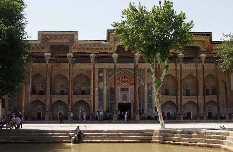 Bukhara: Full-Day Guided Tour with English-Speaking Guide - Lyabi Khauz at the end: tea-house life and the last pond