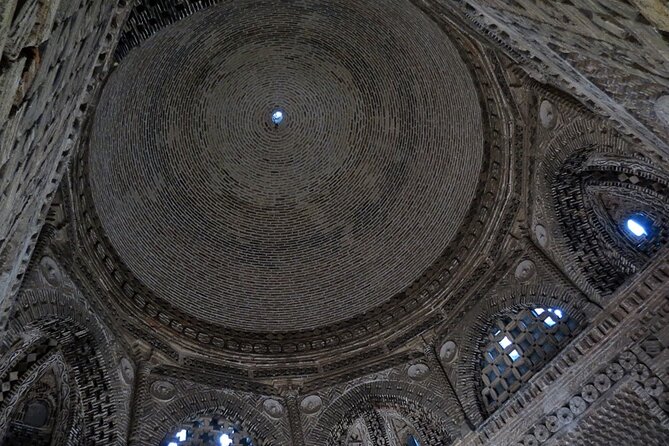 Bukhara Walking Tour - Bolo Hauz mosque, 40 columns as a reflection trick