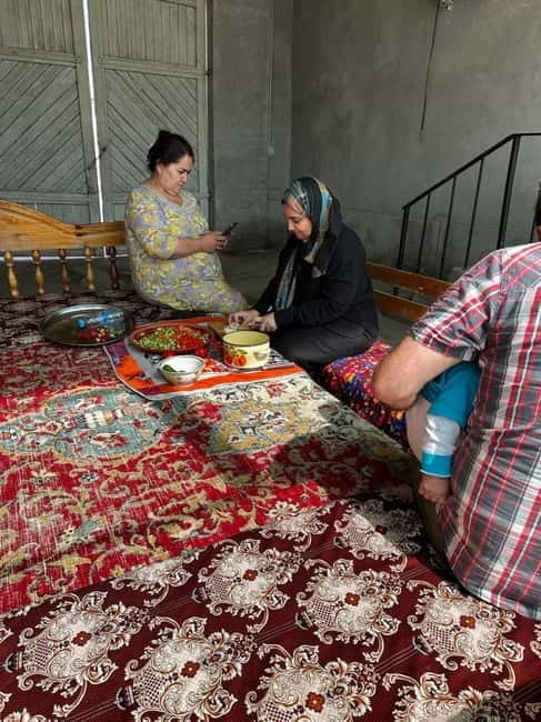 cooking traditional food in Samarkand with local people - Plov and Uzbek salads: what you can cook and how choices work