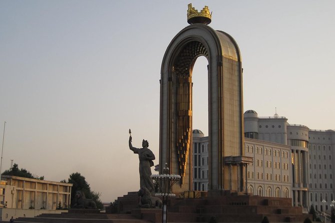 Khujand Day Tour from Tashkent - Panjshanbe Market: Thursday trading in a covered market