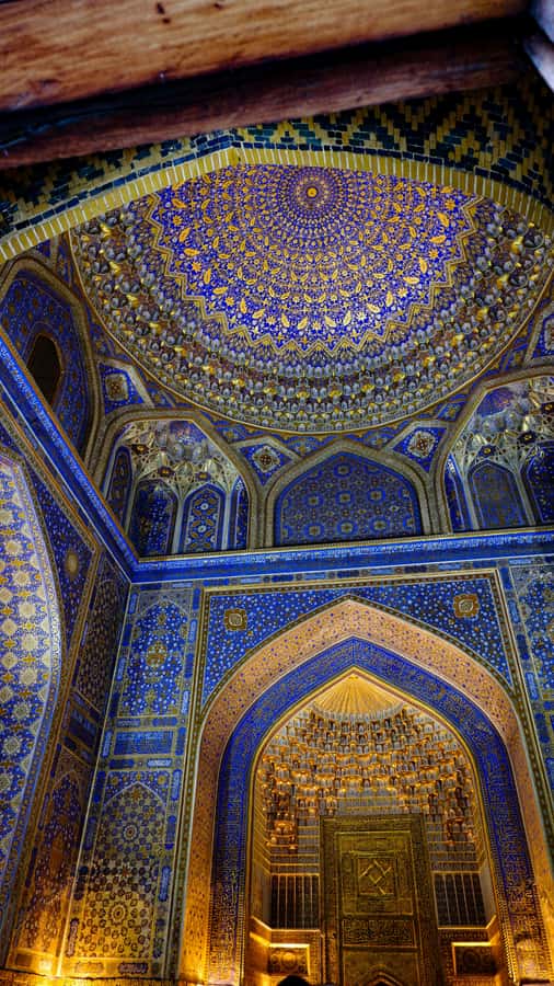 Samarkand: city tour - Shahi-Zinda UNESCO complex: walking the narrow alley of mausoleums