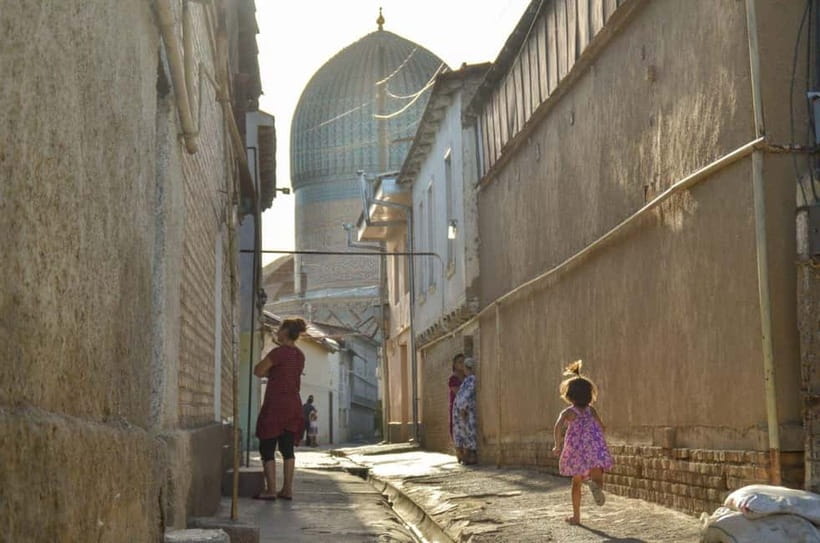 Samarkand City Tour: Ancient Domes & Timeless Stories - Bibi-Khanym Mosque: scale plus legend, and how your guide makes it make sense