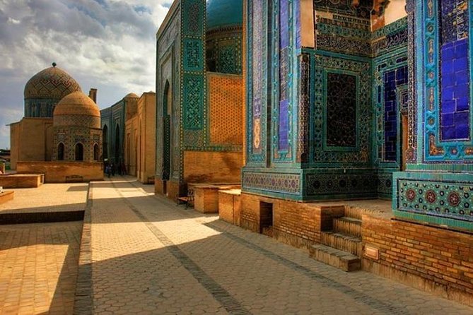 Samarkand day trip - Bibi Khanum Mosque and Siyab bazaar, the Samarkand beyond postcards