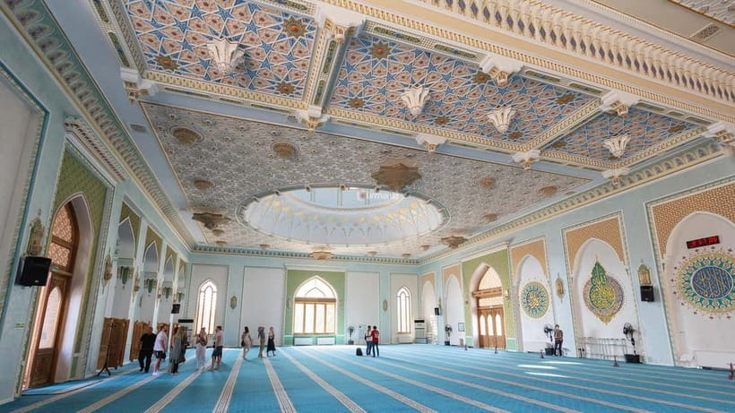Tashkent: Private Full-Day City Tour on a Premium Car - Guides in the real world: English support that matters