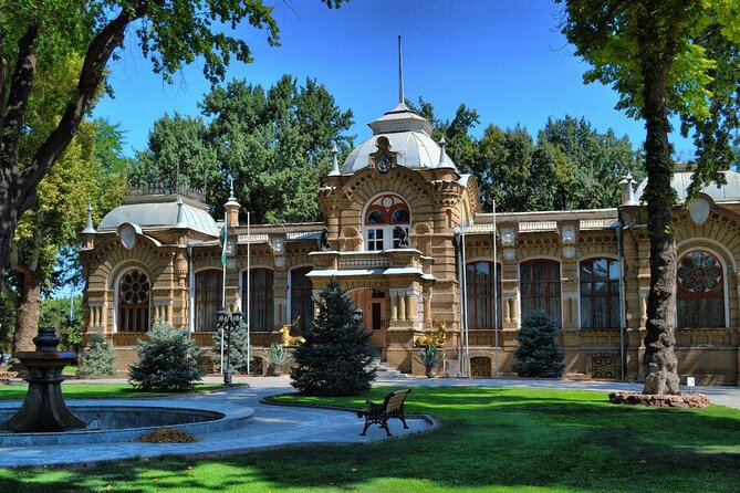 Tashkent Walking Tour - Broadway Alley and Navoi Theater: People-Watching With a Cultural Brain