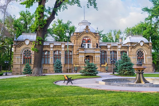 Uzbekistan Tour - 6 Days 5 Nights - From Bibi Khanym to Shah-i-Zinda: More Mausoleums, More Atmosphere